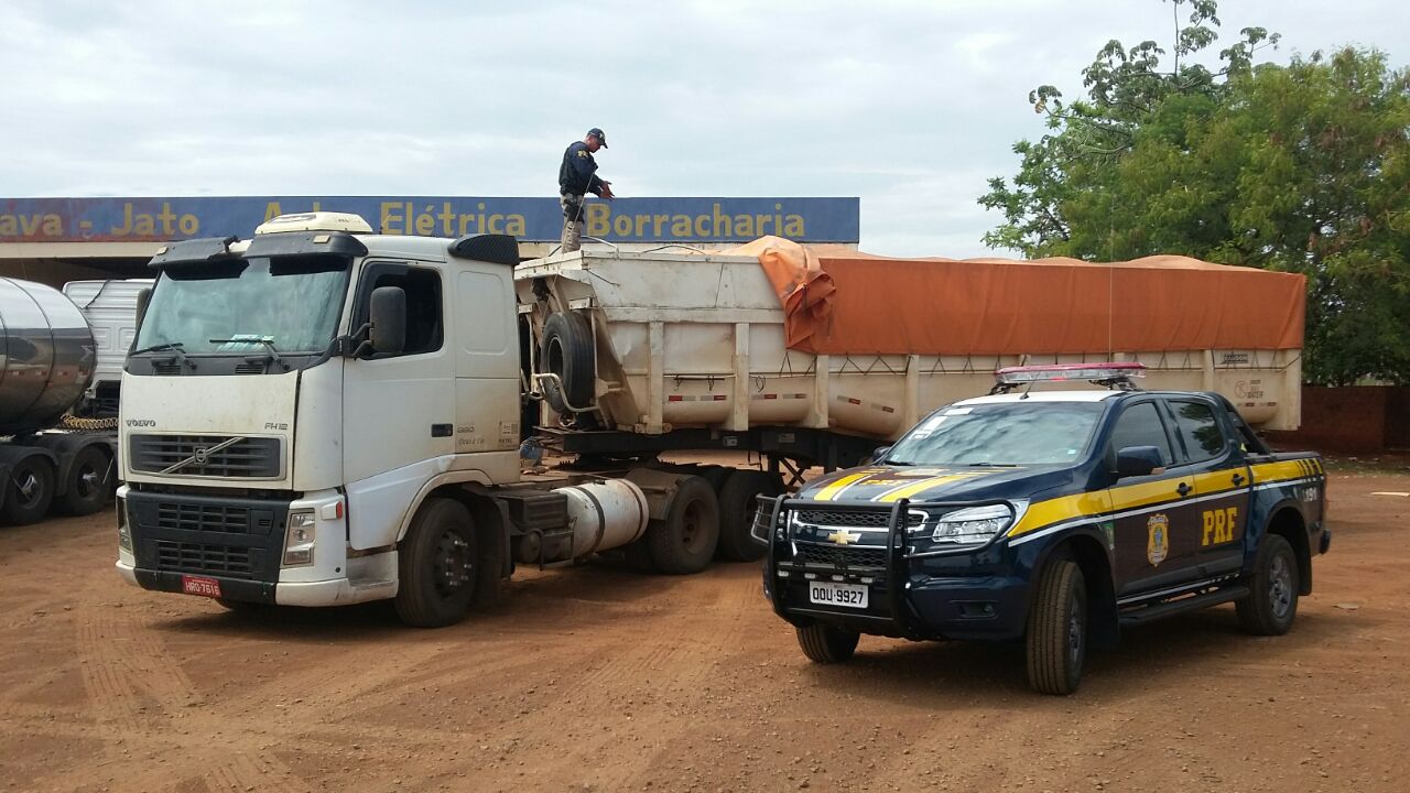 Uma das carretas apreendidas pela PRF - Foto: PRF/Divulgação