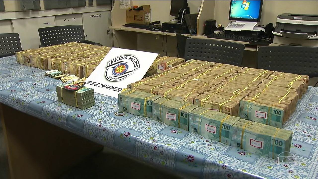 Polícia prende 2 homens com quase 2 milhões de reais , em dinheiro vivo - Foto: Reprodução/TV Globo