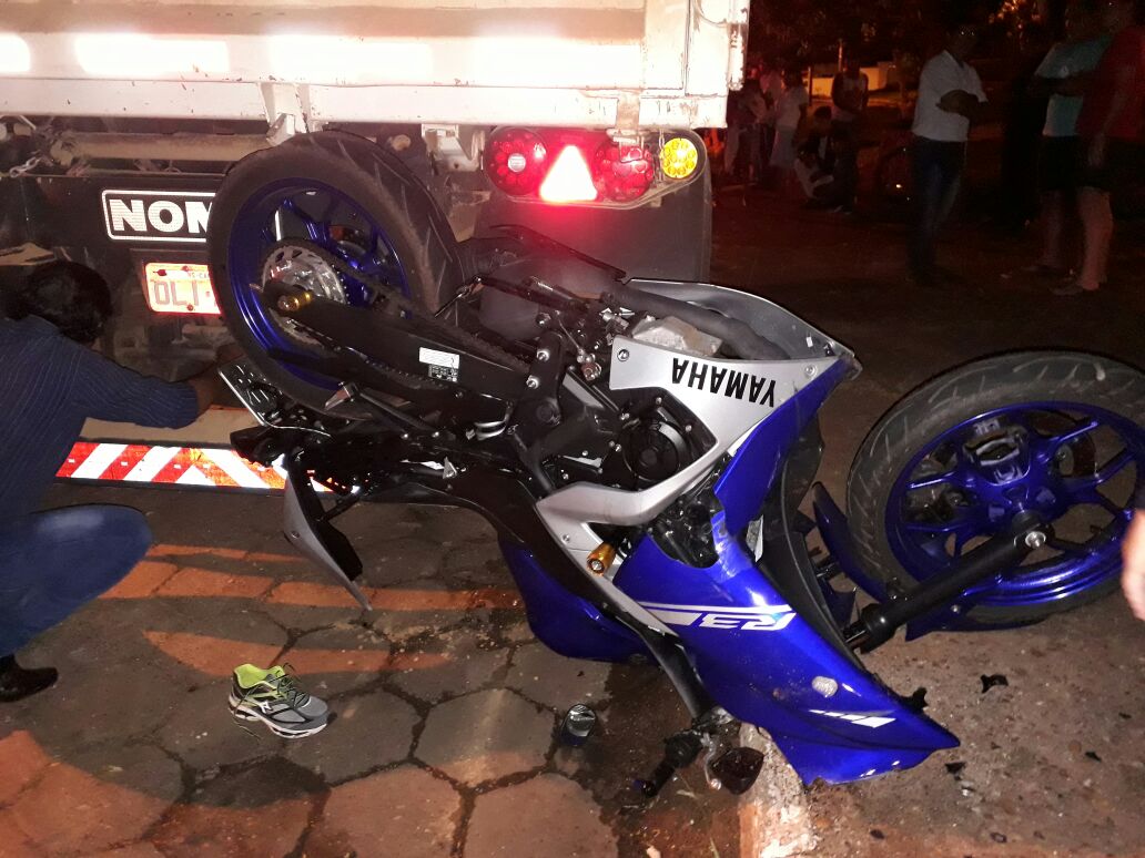 Jean parou debaixo da carreta após colisão com moto - Foto: Jornal da Nova