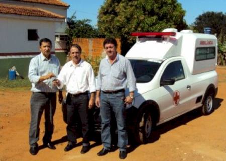 Prefeito entrega ambulância e Secretário destaca bom atendimento