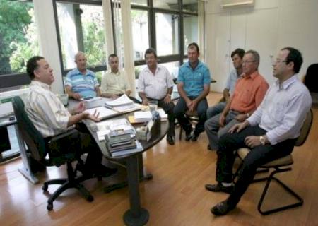 Agraer e Prefeitura de Batayporã discutem ampliação de ações para transporte de calcário no município