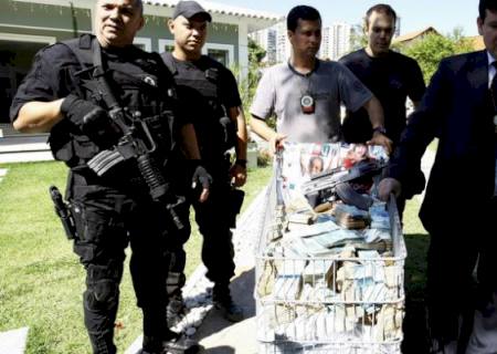 Dinheiro do bicho é achado em esgoto