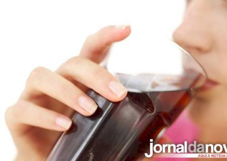 Um refrigerante por dia aumenta risco de câncer de próstata, revela estudo
