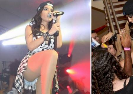 Anitta usa sainha e cobertor durante seu show em São Paulo