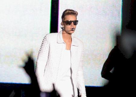Após ter microfone ''derrubado'', Bieber acaba show mais cedo em SP