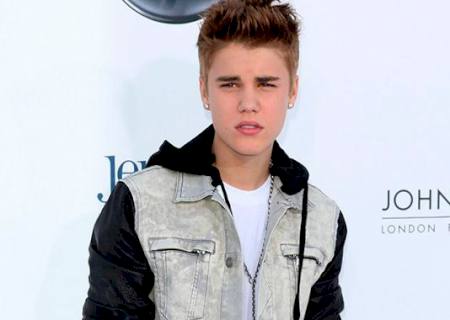 Justin Bieber confunde fãs ao reafirmar aposentadoria