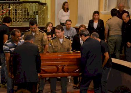 Corpo de Reginaldo Rossi é velado em Pernambuco