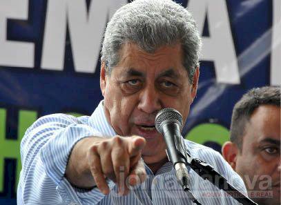 André confirma candidatura ao Senado