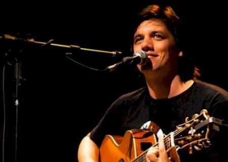 10 anos após Fama, Dan Torres volta ao sucesso com tema de Império