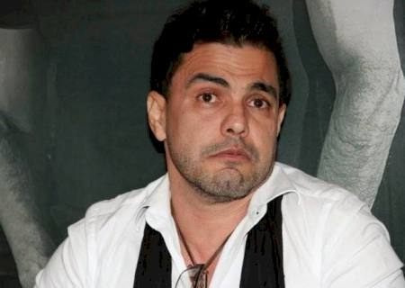 Após separação, Zezé Di Camargo está morando sozinho