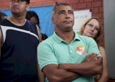 Ronaldo Fenômeno é um ninguém na política, diz Romário