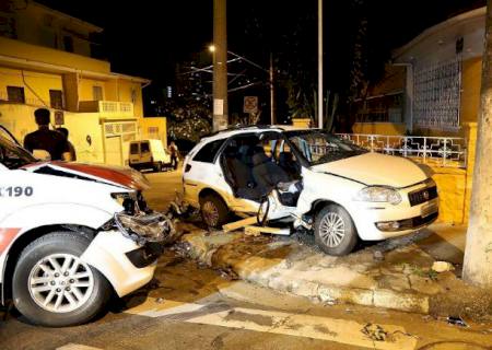 Viatura da PM bate em carro durante perseguição em São Paulo