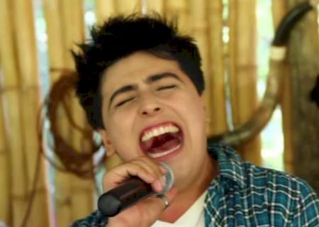 Para gravar CD, cantor sertanejo faz leilão de serenata com 6 músicas românticas