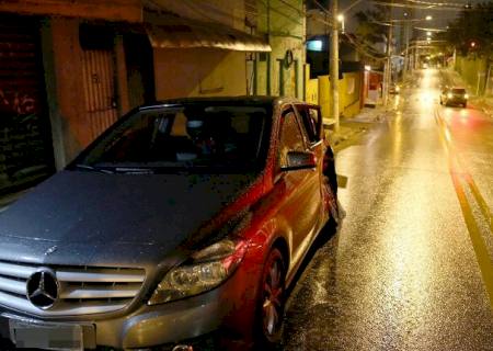 Médico e família tem BMW roubada em SP