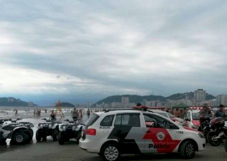 PM escolta casal flagrado fazendo sexo em praia