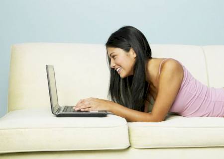 Mulheres são maioria entre usuários da internet no Brasil