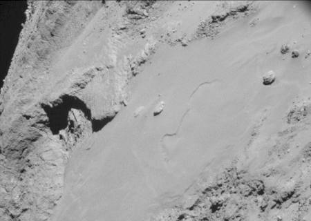 Rosetta passa a 6 km de superfície de cometa