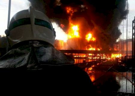 Incêndio no porto de Santos pode durar até quatro dias