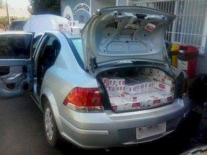 Carros com cigarro são apreendidos