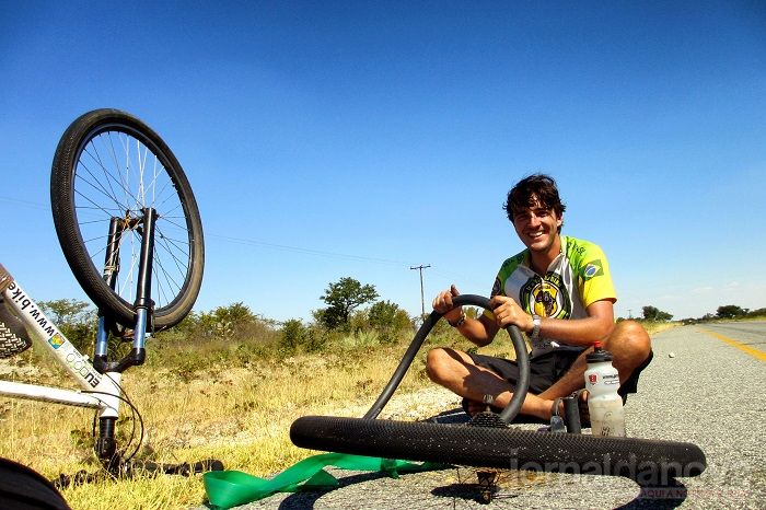 Ciclista percorre 12 mil km na África do Sul