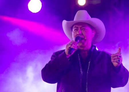 Cantor sertanejo Milionário é internado