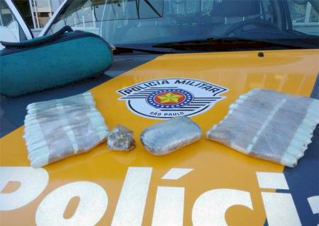 Boliviana é presa com 79 porções de cocaína