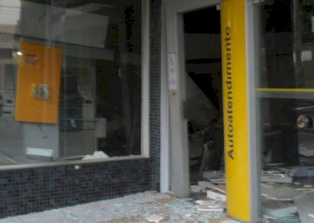 Polícia prende 4 pessoas por explodirem caixas eletrônicos em Primavera