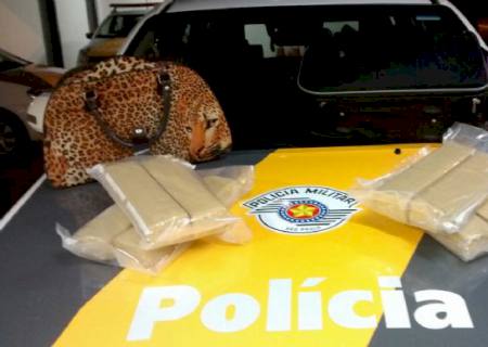 Costureira é presa com drogas em ônibus