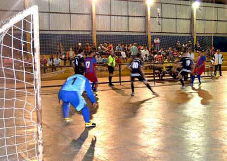 Juvenil e Mega Farma disputarão final do campeonato de futsal Nova Casa Verde