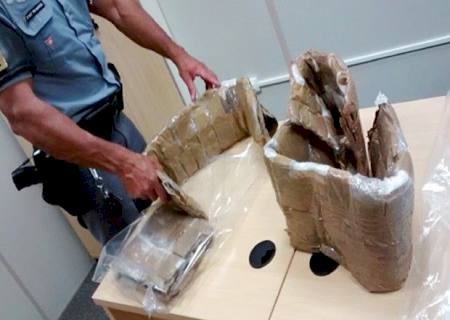 Estrangeiras são presas com cocaína na cintura