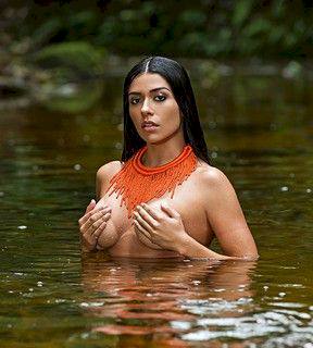 Cinthia Vallentim, a Índia Fitness, é capa da ''Playboy'' de novembro