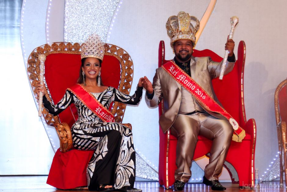 Dai Macedo participa como jurada da corte do carnaval em SP