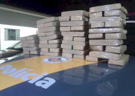 Dupla é presa com malas recheadas de maconha