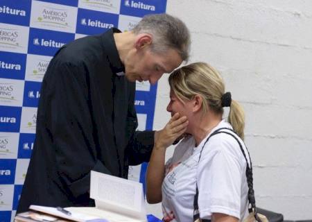 Padre Marcelo Rossi lança livro para desmistificar magreza polêmica