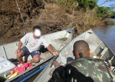 PMA autua três pescadores por pesca ilegal no rio Miranda