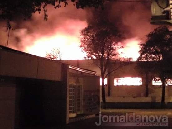 Incêndio destrói Sacolão do Jorge em Primavera