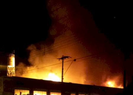 Incêndio destrói Sacolão do Jorge em Primavera