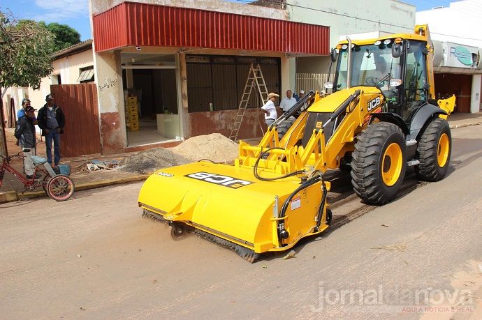 Novos equipamentos auxiliarão na limpeza das ruas de Anaurilândia e do Quebracho