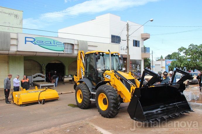 Novos equipamentos auxiliarão na limpeza das ruas de Anaurilândia e do Quebracho