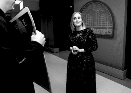 Adele quer escrever um livro durante pausa