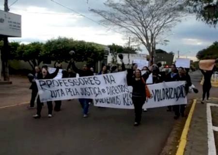 ''Greve é ilegal. Esta paralisação tem cunho político'', afirma prefeito Vagner Guirado, de Anaurilândia