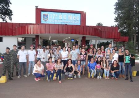 17º Regimento de Cavalaria Mecanizado recebe visita de Alunos de Anaurilândia