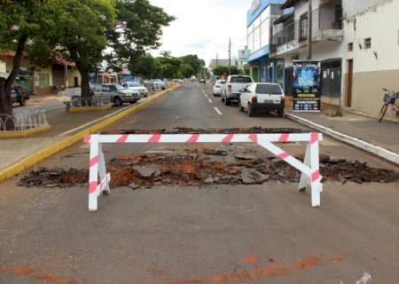 ''Sinalização horizontal e vertical vai melhorar o trânsito de Anaurilândia'', diz diretor