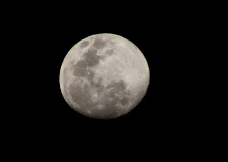 Maior superlua em quase 70 anos pode ser observada nesta segunda-feira