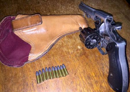 Homem é preso com revólver na fronteira