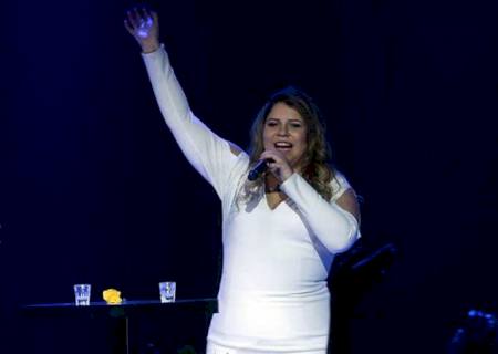 Marília Mendonça sofre acidente durante show