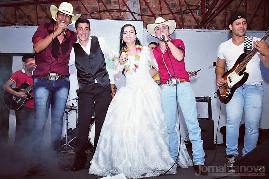 Dupla sertaneja de Nova Andradina conquista público com viola e música raiz