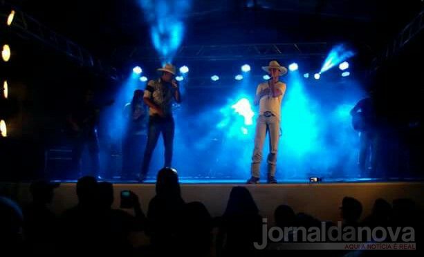 Dupla sertaneja de Nova Andradina conquista público com viola e música raiz