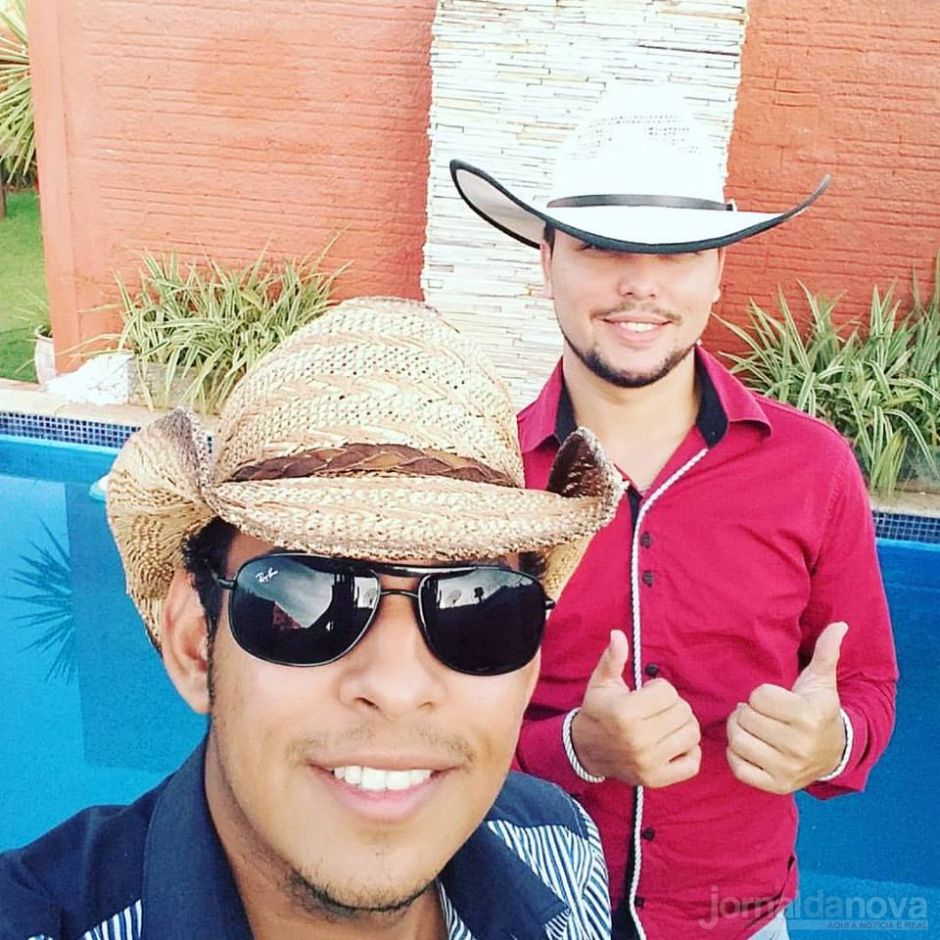 Dupla sertaneja de Nova Andradina conquista público com viola e música raiz