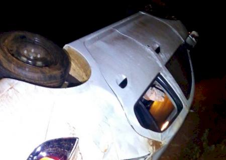 Após perseguição, condutor capota carro roubado na fronteira